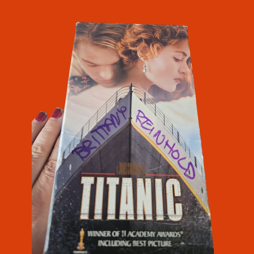 Titanic VHS 1997 Movie Paramount James Cameron Leonardo DiCaprio Kate Winslet